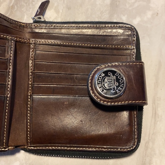 Dooney bourke wallet - Picture 4 of 6